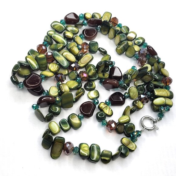Mother of Pearl Bib Necklace in Green and Brown Shell Bead Chips Three Strand - Picture 7 of 12